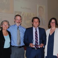 Photo of Kurt Schultz receiving iCons Mahoney Alumni Award